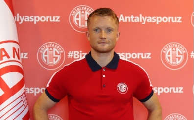 Antalyaspor, Sam Larsson'u açıkladı